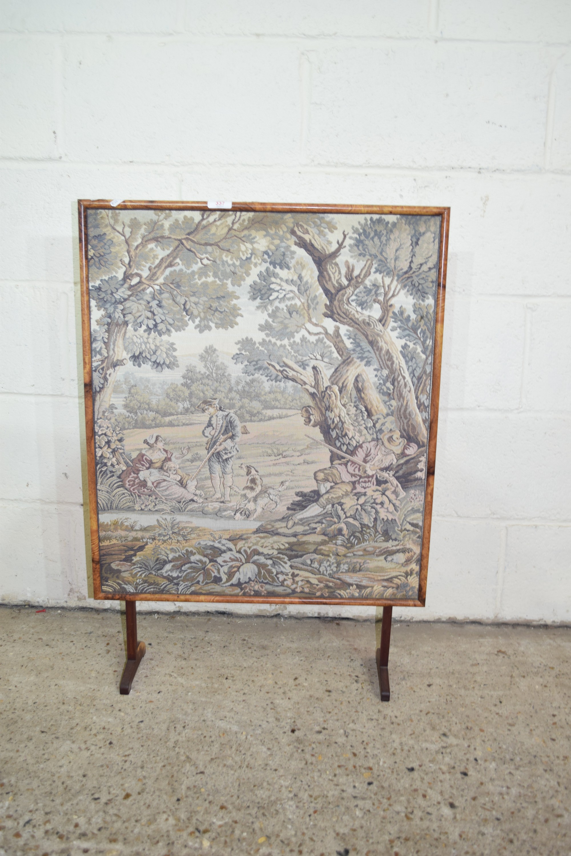MID-20TH CENTURY EMBROIDERED FIRE SCREEN, WIDTH APPROX 60CM