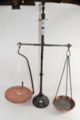 SET OF SCALES WITH COPPER DISHES