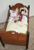 VINTAGE WOODEN CRIB, TOGETHER WITH TWO COLLECTORS DOLLS, APPROX 81 X 48CM