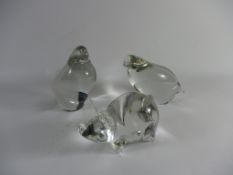 BOX CONTAINING GLASS SCULPTURES INCLUDING GLASS PIG, GLASS BIRD ETC