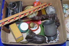 BOX CONTAINING MISCELLANEOUS SUNDRIES INCLUDING CLOCK, SMALL ORIENTAL VASE, SET OF PLAYING CARDS