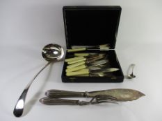 TRAY CONTAINING FLATWARES INCLUDING PLATED LABEL, SMALL SILVER SPOON, LONDON HALLMARK