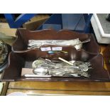 CUTLERY TRAY CONTAINING PLATED FLATWARES