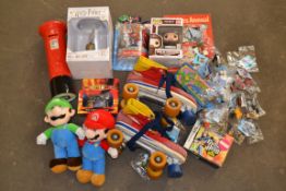 BAG CONTAINING CHILDREN'S TOYS TO INCLUDE BOXED HARRY POTTER BELL JAR, LIGHT, ROLLER SKATES, MARIO