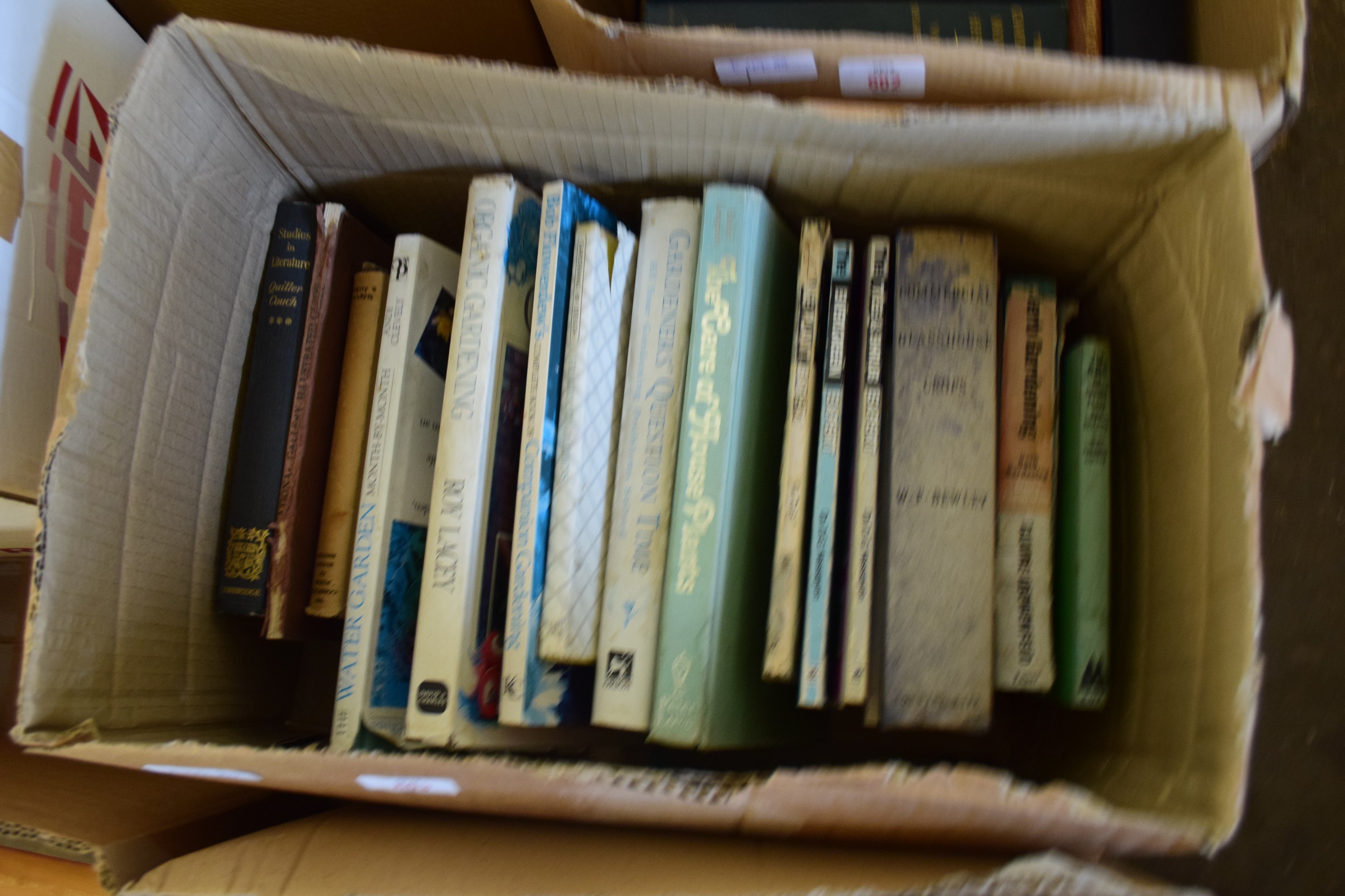 BOX OF MIXED BOOKS TO INCLUDE COMMERCIAL GLASSHOUSE CROPS, GARDENERS QUESTION TIME, ORGANIC