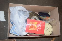 BOX OF SUNDRIES TO INCLUDE BLUE AND WHITE WEDGWOOD WARES ETC