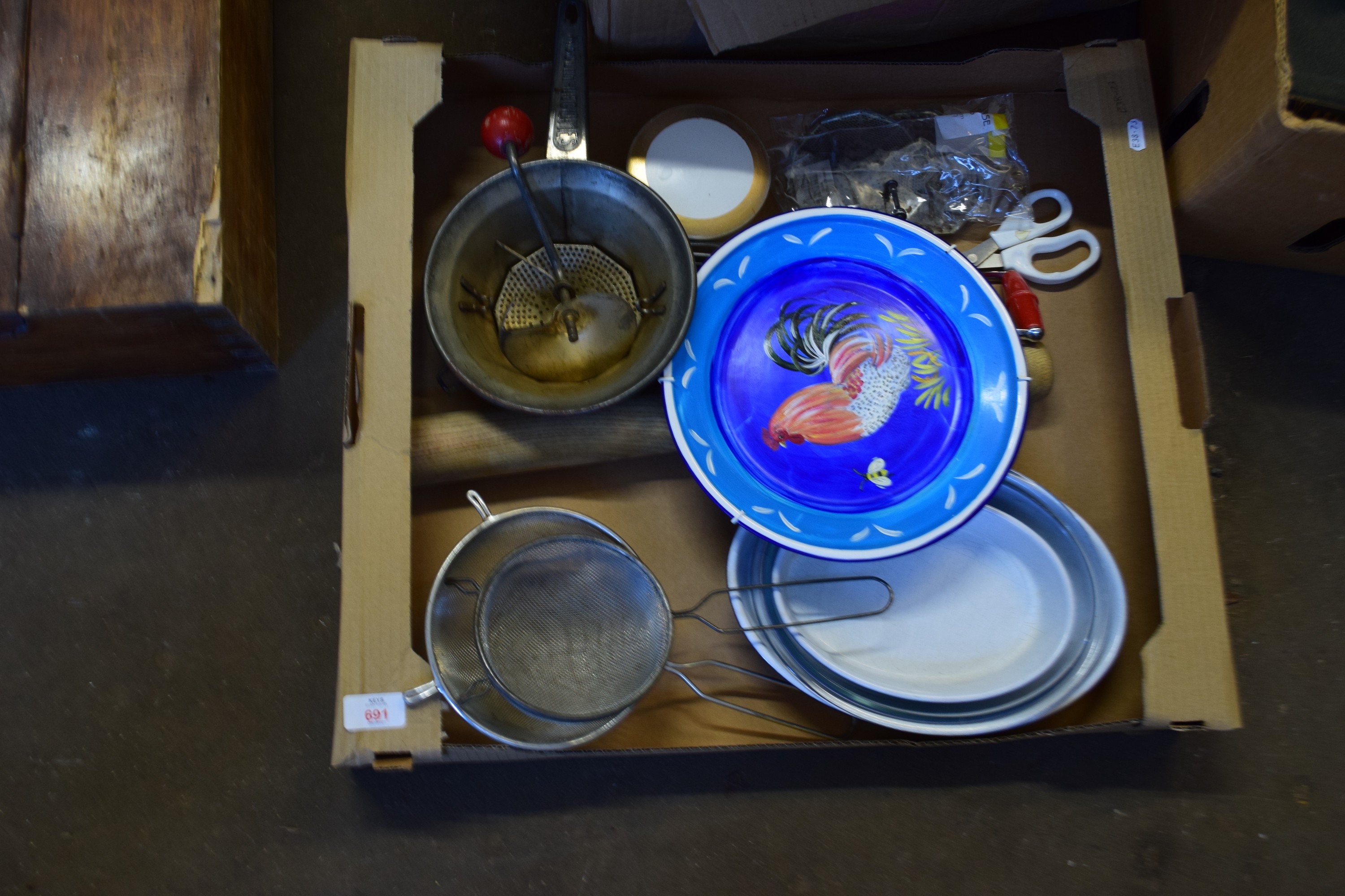 TRAY CONTAINING KITCHEN WARES