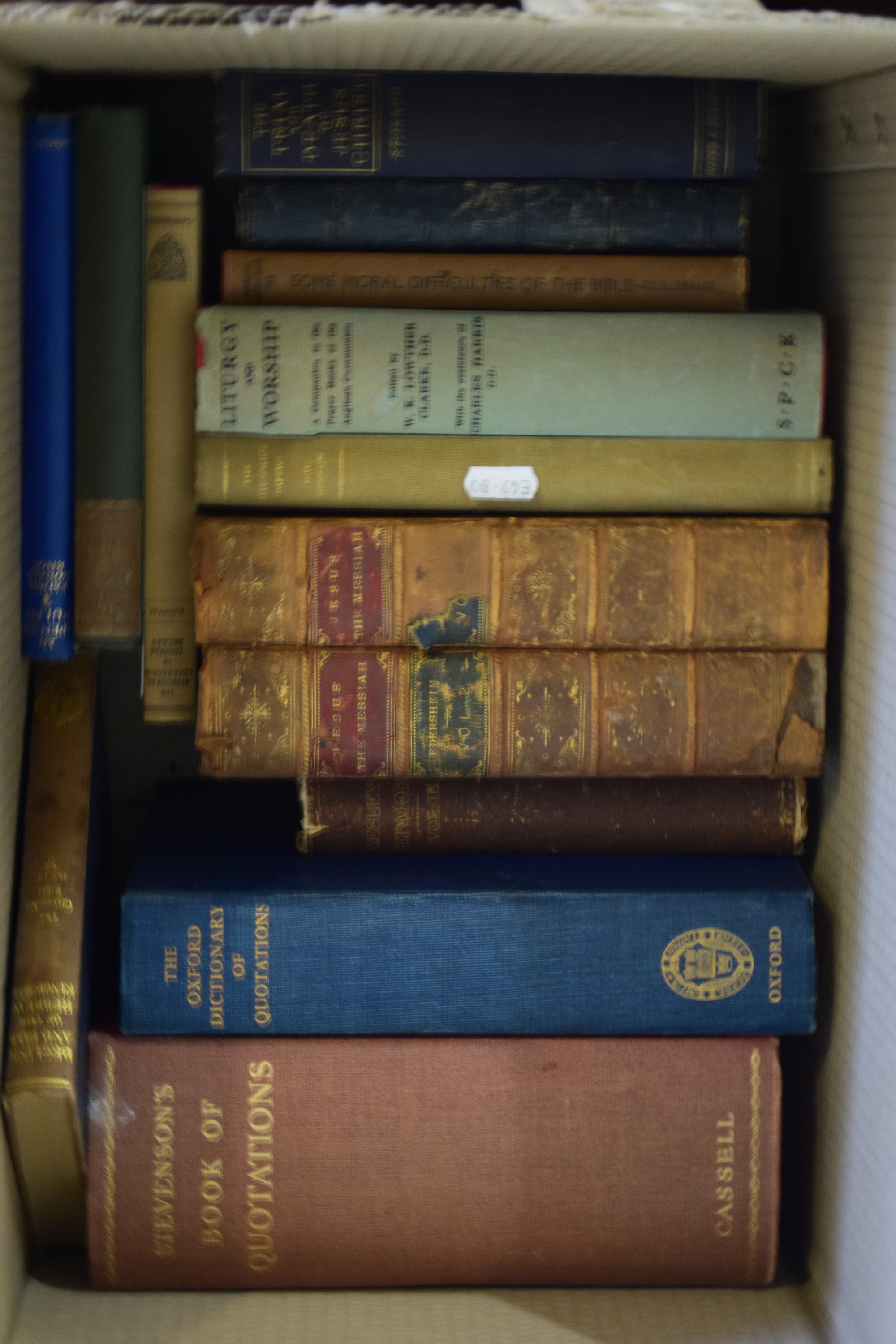 BOX OF MIXED BOOKS TO INCLUDE STEPHENSON'S BOOK OF QUOTATIONS, THE OXFORD DICTIONARY OF