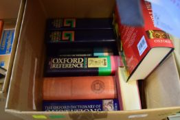 BOX OF MIXED BOOKS TO INCLUDE OXFORD ENGLISH DICTIONARIES AND REFERENCE BOOKS ETC