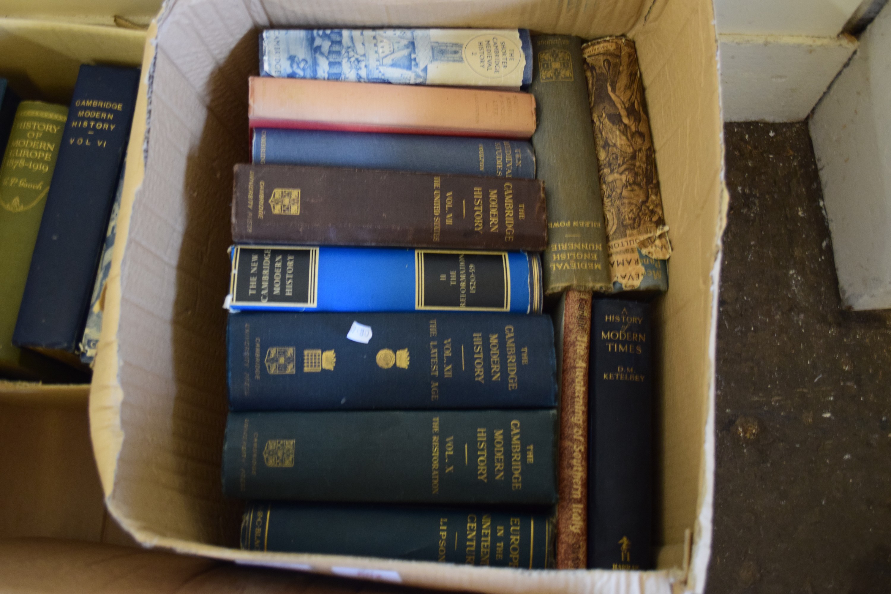 BOX OF MIXED BOOKS TO INCLUDE THE CAMBRIDGE MODERN HISTORY ETC