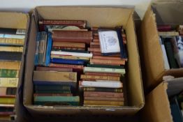 BOX CONTAINING HARDBACK AND PAPERBACK BOOKS TO INCLUDE A HISTORY OF THE ENGLISH PEOPLES, WAR AND