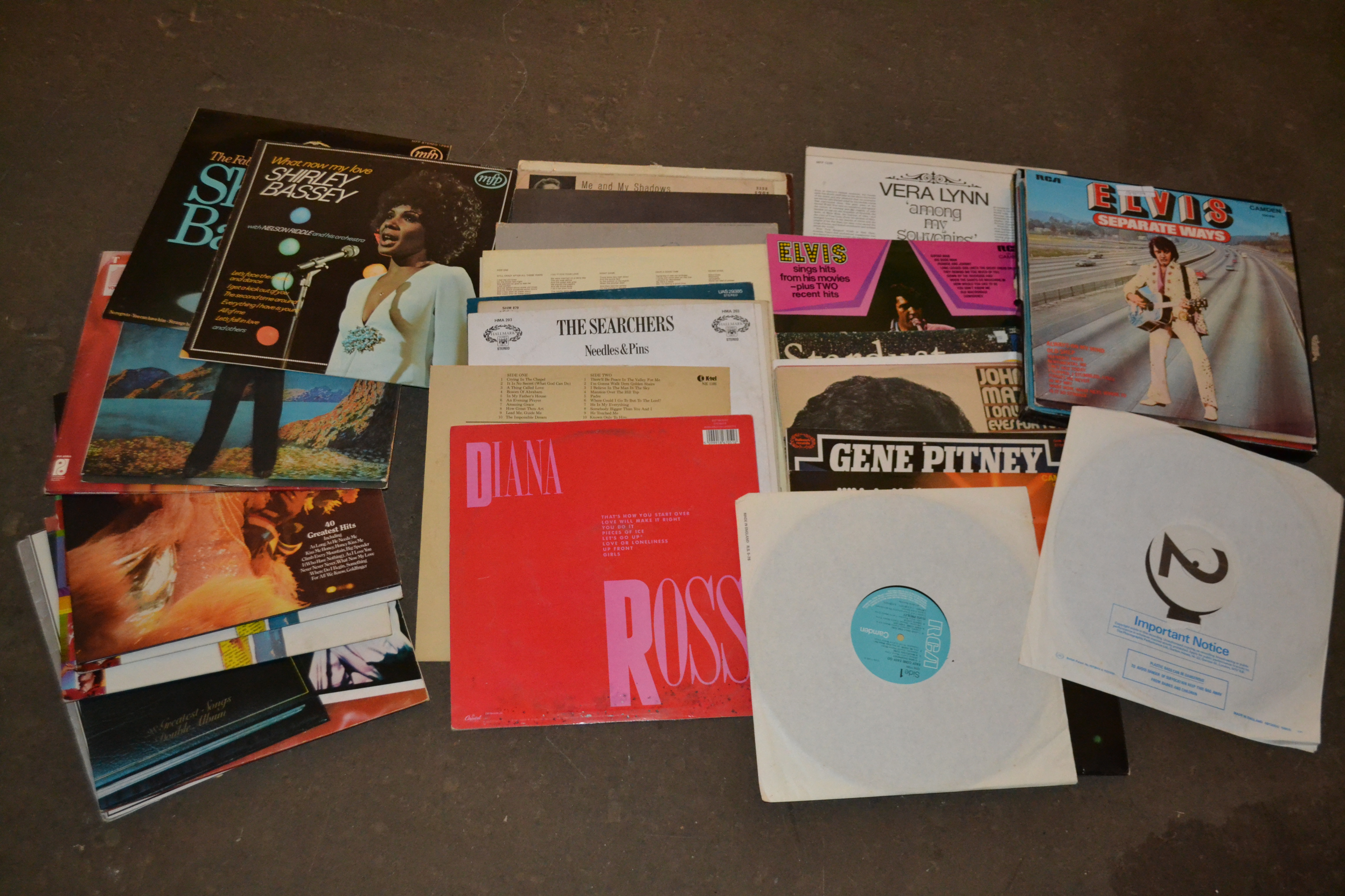 BAG CONTAINING VINTAGE LPS TO INCLUDE ELTON JOHN, SHIRLEY BASSEY, CLIFF RICHARD, DIANA ROSS ETC