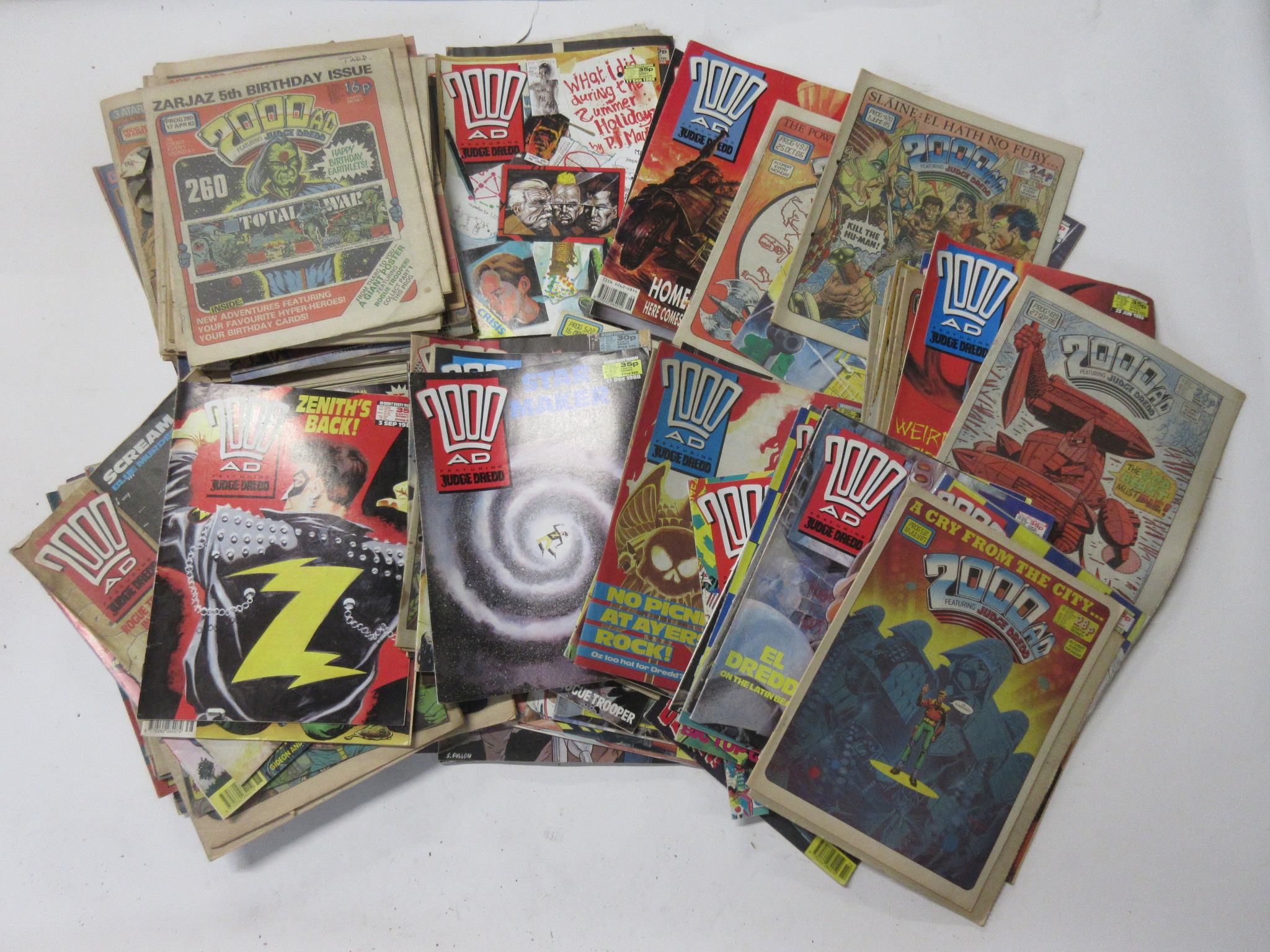 780: Approx 180 2000AD comics circa 1980s, all in good condition