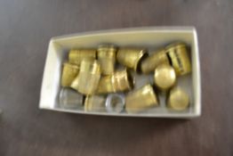 SMALL BOX CONTAINING METAL THIMBLES