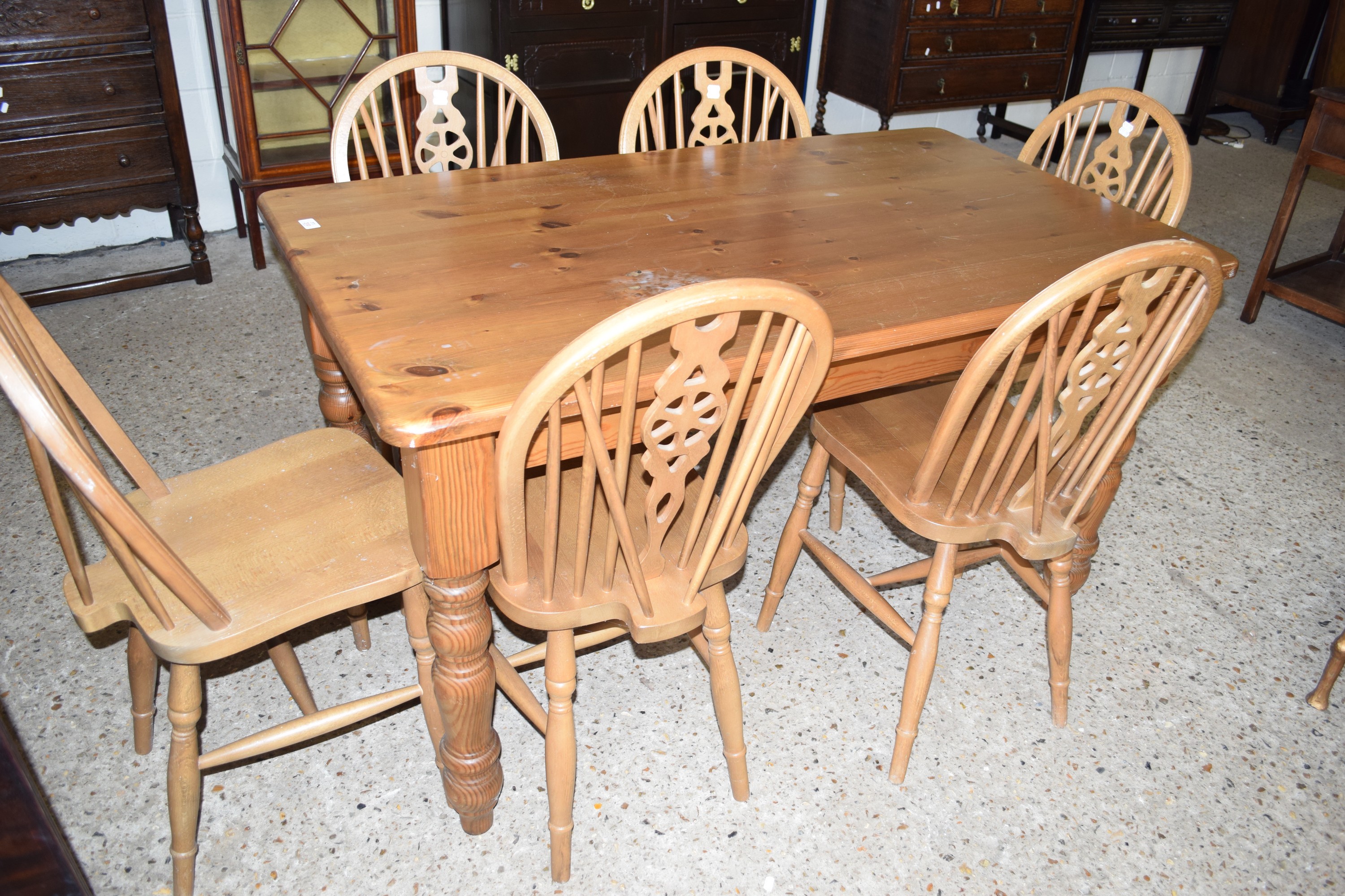 LATE 20TH CENTURY PINE KITCHEN TABLE, APPROX 138 X 77CM TOGETHER WITH A SET OF MATCHING WHEEL BACK