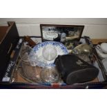 BOX CONTAINING GLASS WARES AND CERAMIC ITEMS INCLUDING BRANDY GLASSES, PAIR OF BINOCULARS ETC