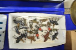 SMALL BOX CONTAINING METAL SOLDIERS