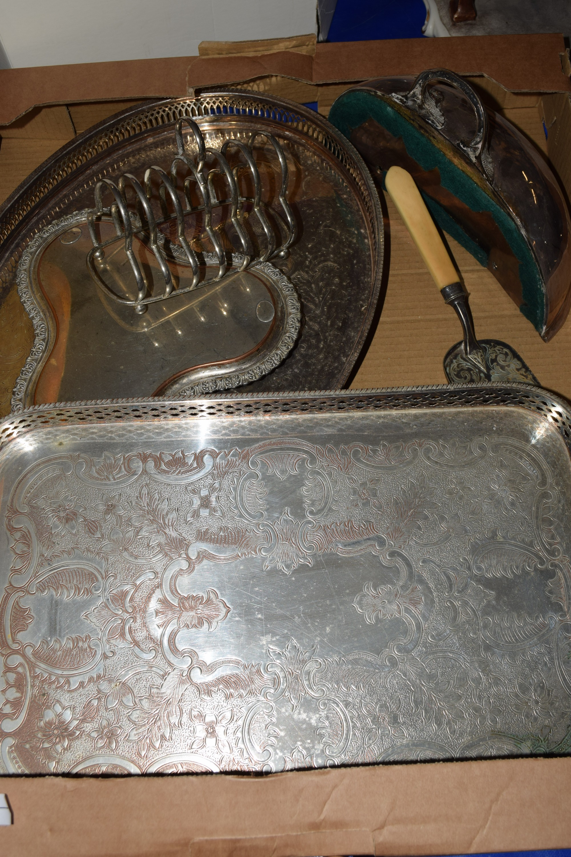 LARGE BOX CONTAINING PLATED ITEMS, TOAST RACK, SERVING TRAYS ETC - Image 2 of 2