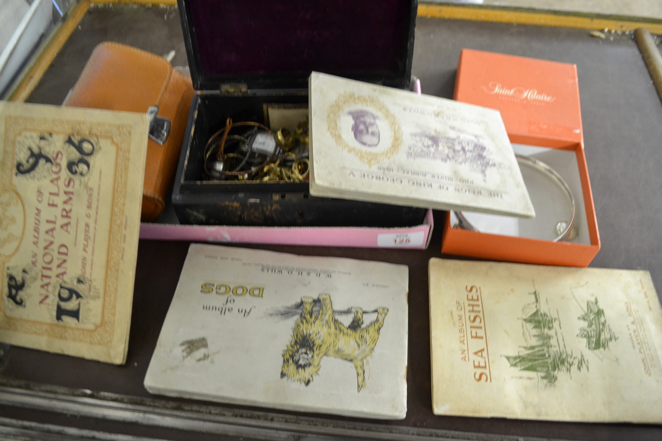 BOX CONTAINING CIGARETTE CARDS, VARIOUS EDITIONS, REIGN OF KING GEORGE V, ALBUM OF DOGS, NATIONAL - Image 3 of 3