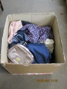 BOX CONTAINING LADIES CLOTHING TO INCLUDE A LINEAR HANDBAG