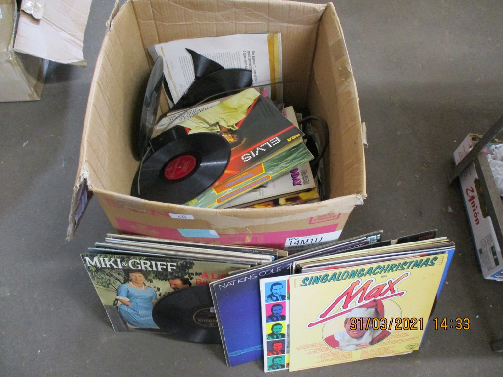 LARGE BOX CONTAINING VINTAGE LPS (SOME A/F) TO INCLUDE ELVIS, JIM REEVES, GLENN MILLER ETC