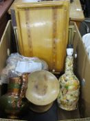 BOX CONTAINING VARIOUS SUNDRIES TO INCLUDE WOODEN ITEMS, SHELL LAMP ETC