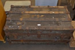 LARGE VINTAGE WOODEN BRACED TRUNK WITH COMPARTMENTS INTERIOR, 94CM WIDE