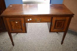 GOOD QUALITY EARLY 20TH CENTURY SIDEBOARD, A CENTRAL DRAWER FLANKED BY TWO SMALL CUPBOARDS, LENGTH