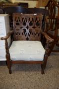 EARLY TO MID 20TH CENTURY OAK LOW ELBOW CHAIR, HEIGHT APPROX 77CM