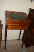 EDWARDIAN MAHOGANY CLERKS DESK RAISED ON TAPERED LEGS WITH DRAWER BENEATH, WIDTH APPROX 70CM