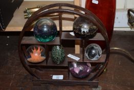SMALL WOODEN DISPLAY CASE CONTAINING FIXED GLASS PAPERWEIGHTS