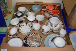 TRAY CONTAINING CERAMICS, CUPS, SAUCERS