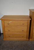 MODERN OAK FINISH CHEST OF DRAWERS, WIDTH APPROX 84CM