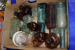 BOX CONTAINING SMALL GLASS BROWN AND GREEN COLOURED BOTTLES AND LID FOR BEAR'S GREASE