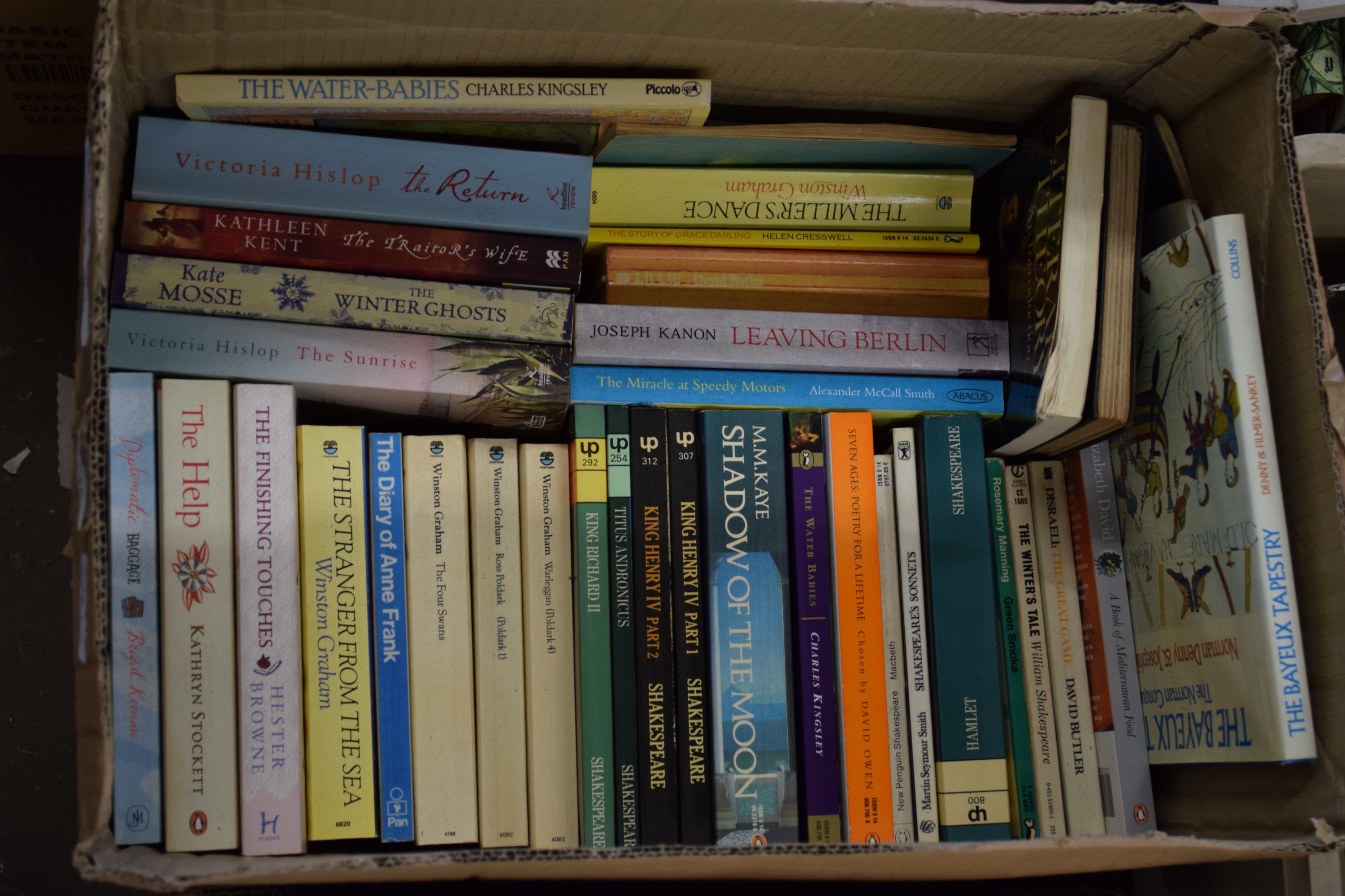 BOX OF MIXED BOOKS - THE FINISHING TOUCHES, THE HELP, THE TRAITOR'S WIFE ETC