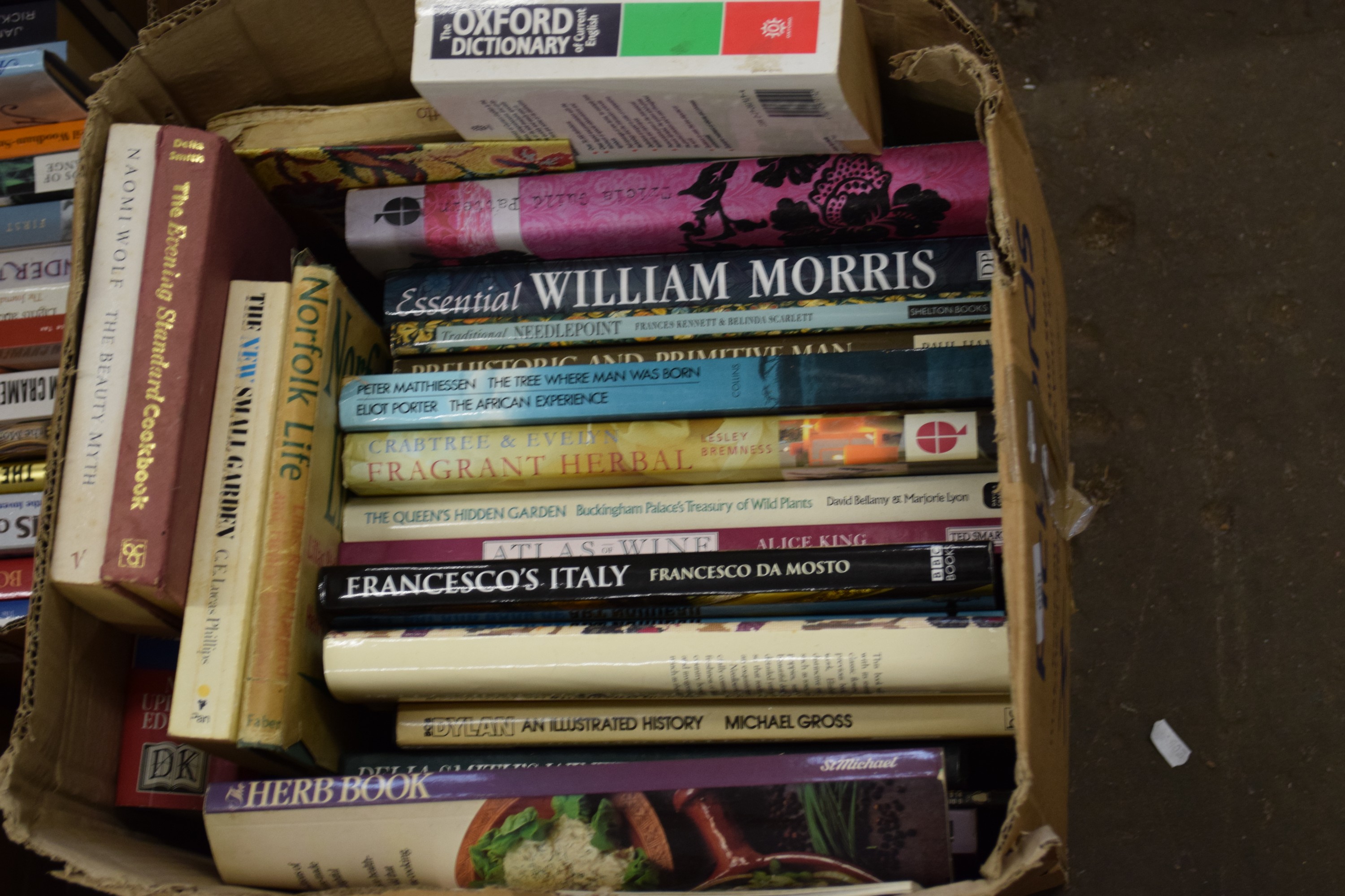 BOX OF MIXED BOOKS - FRANCESCOS ITALY, NORFOLK LIFE, ESSENTIAL WILLIAM MORRIS ETC