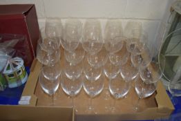 TRAY OF MAINLY WINE GLASSES