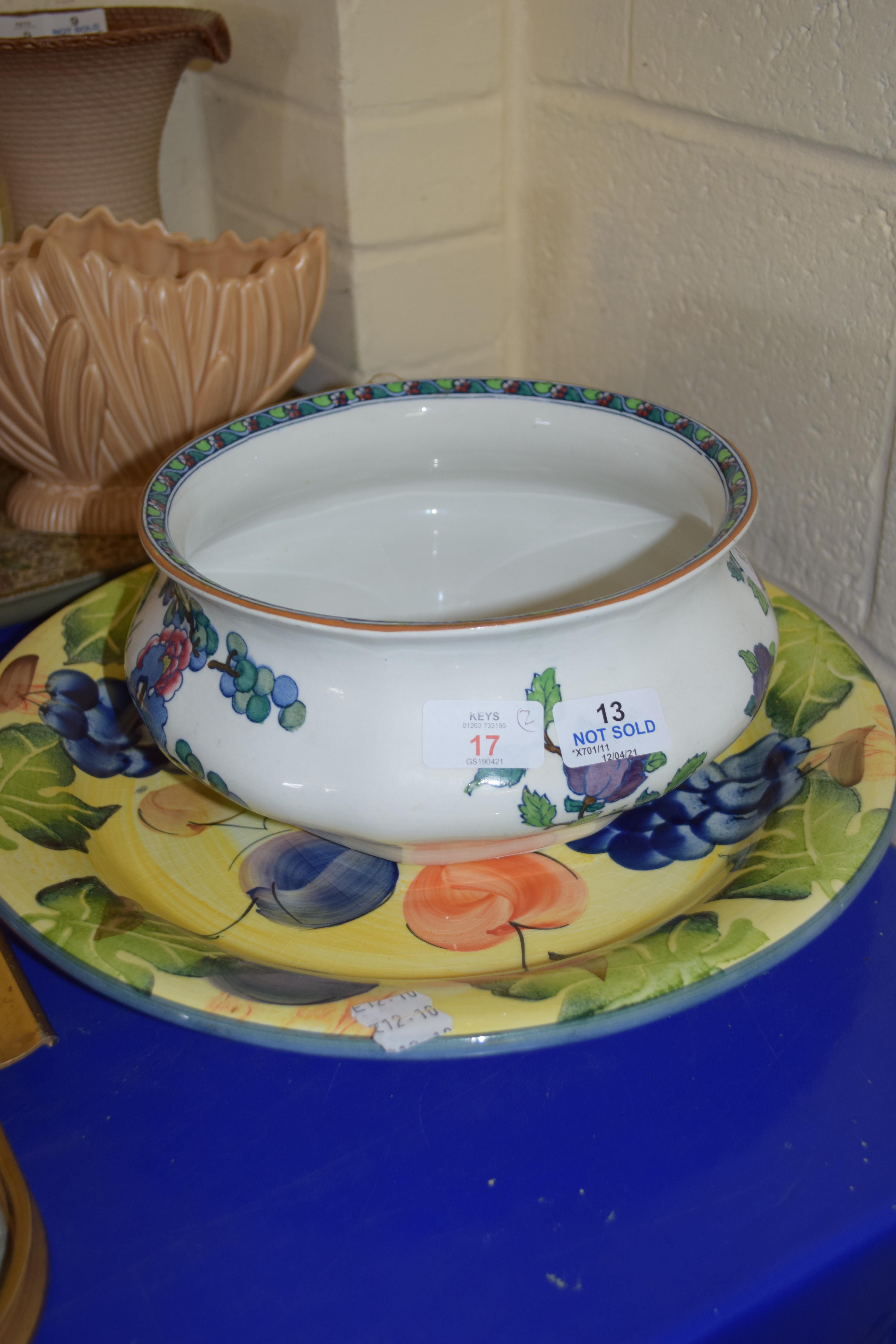 LARGE CIRCULAR DISH PAINTED WITH FRUIT AND A BOOTHS PEKIN CHAMBER POT