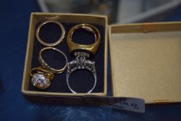 SMALL BOX CONTAINING ONE 9ct GOLD RING AND SELECTION OF OTHERS