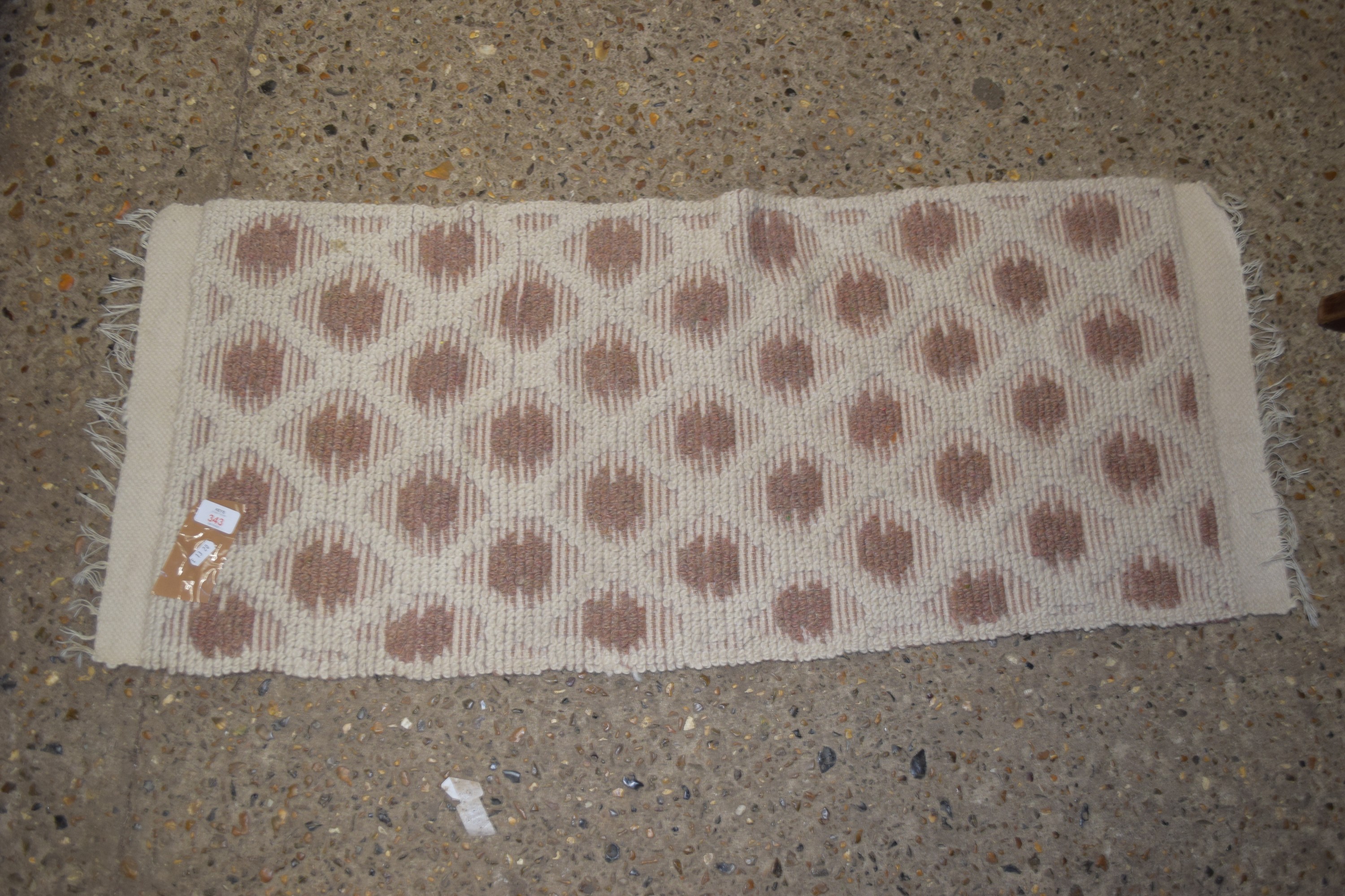 SMALL RUG, APPROX 106 X 46CM