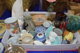 TRAY CONTAINING CERAMIC ITEMS, VASES, JUGS, ETC