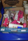 BOX CONTAINING HAIR DRESSING ACCESSORIES