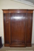 BREAK FRONT MAHOGANY TRIPLE BOOKCASE WITH STRUNG AND INLAID DECORATION, WIDTH APPROX 164CM