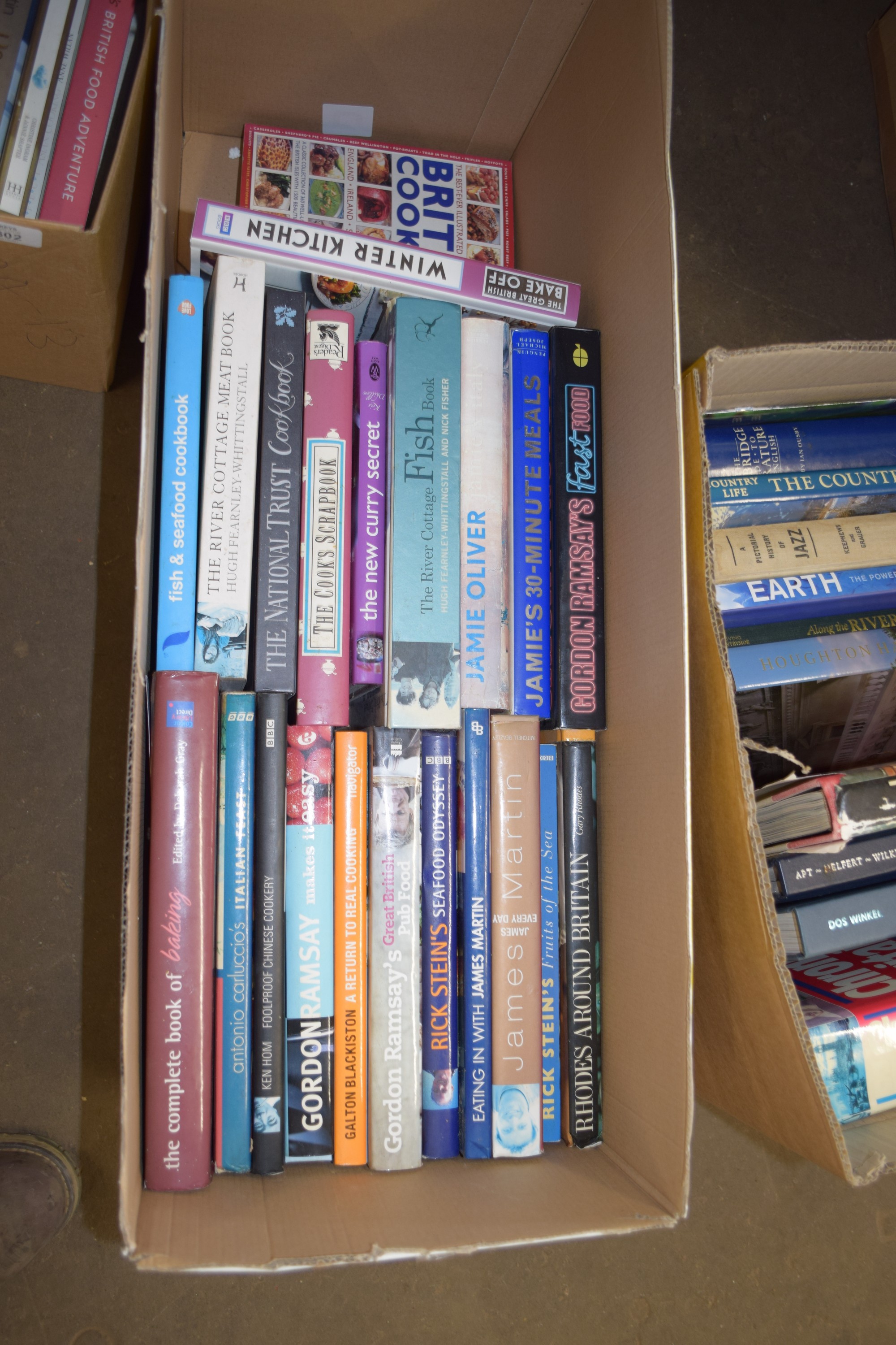 BOX OF VARIOUS COOKBOOKS TO INCLUDE GORDON RAMSAY, JAMES MARTIN, JAMIE OLIVER ETC