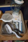 BOX CONTAINING KITCHEN WARES TO INCLUDE BLENDER, PANS ETC