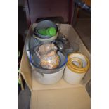 BOX CONTAINING KITCHEN WARES TO INCLUDE GLASS WARES, SAUCEPANS ETC