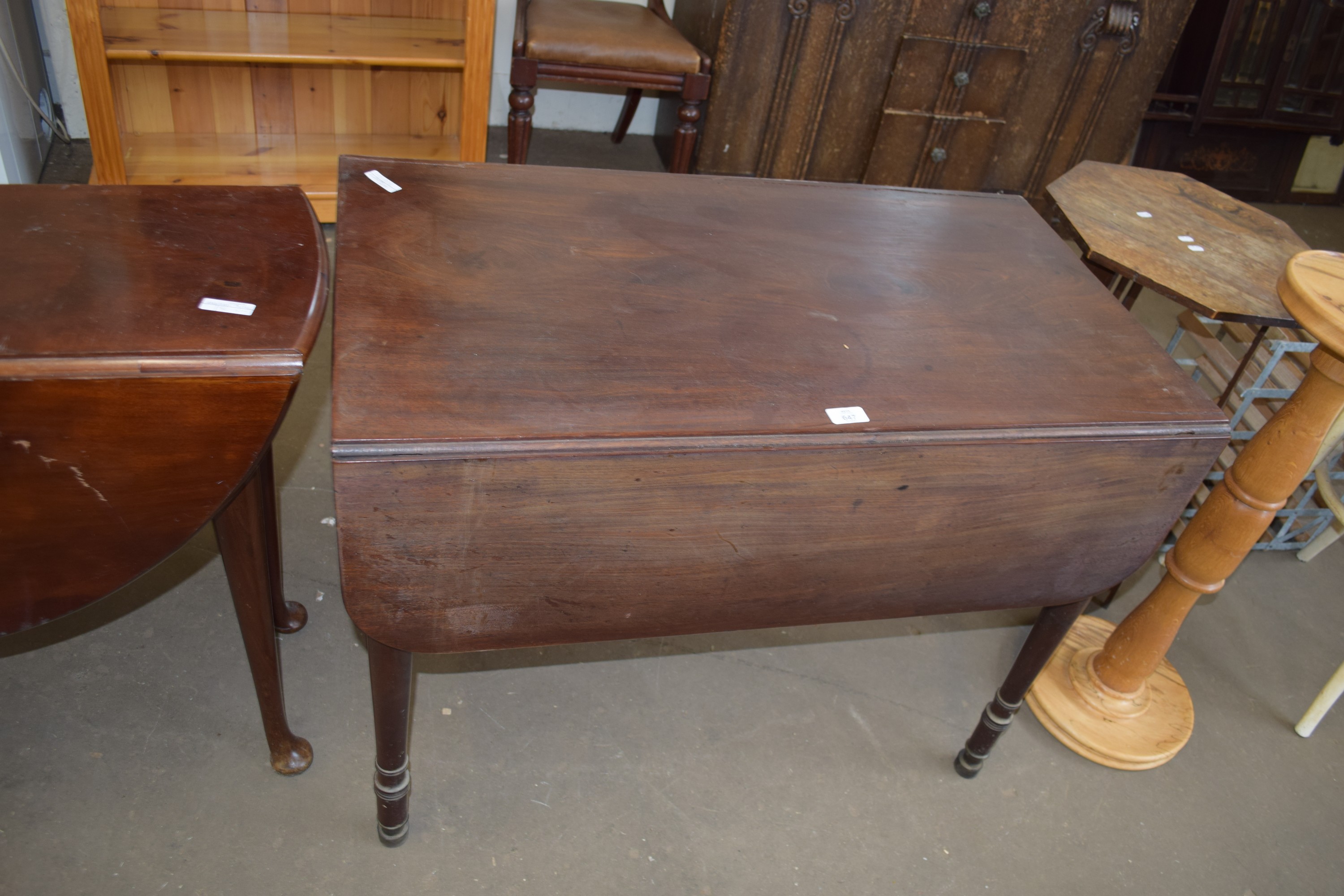 LATE 19TH/EARLY 20TH CENTURY PEMBROKE TABLE, 92CM WIDE