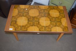 CIRCA 1960S/70S BROWN GLAZED TILED TOP COFFEE TABLE, 86CM WIDE