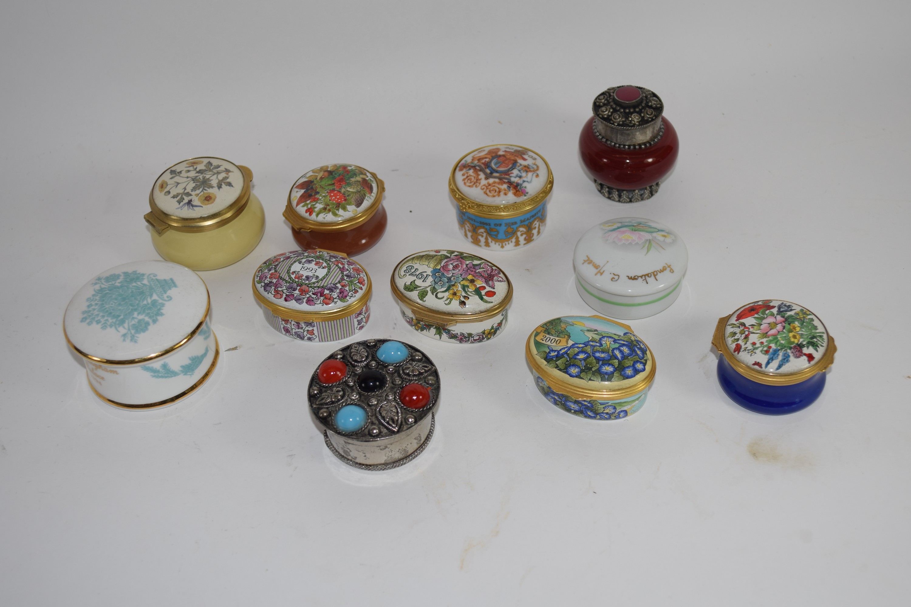 Collection of modern decorative Pillboxes - Image 2 of 2