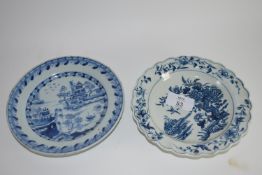 Small 18th century Worcester porcelain plate with shaped rim decorated with a fence pattern,